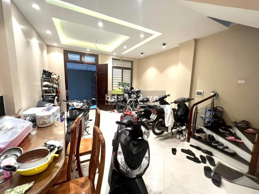 Bán nhà Nguyễn Lương Bằng, Đống Đa, 40m2, 4 tỷ,5 tầng,lô góc
