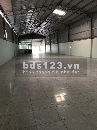 Cho thuê kho xưởng 450m2 mặt tiền đường Phan Văn Hớn, Quận 12
