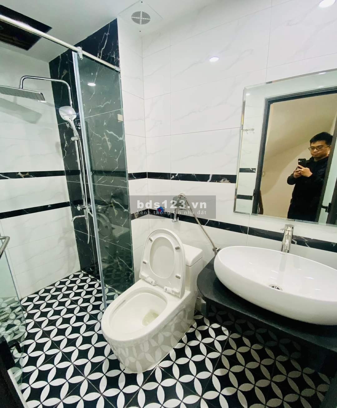 Bán nhà Đê La Thành- 50m ra xã đàn - ô tô đỗ cửa - nhà mới tặng full nội thất