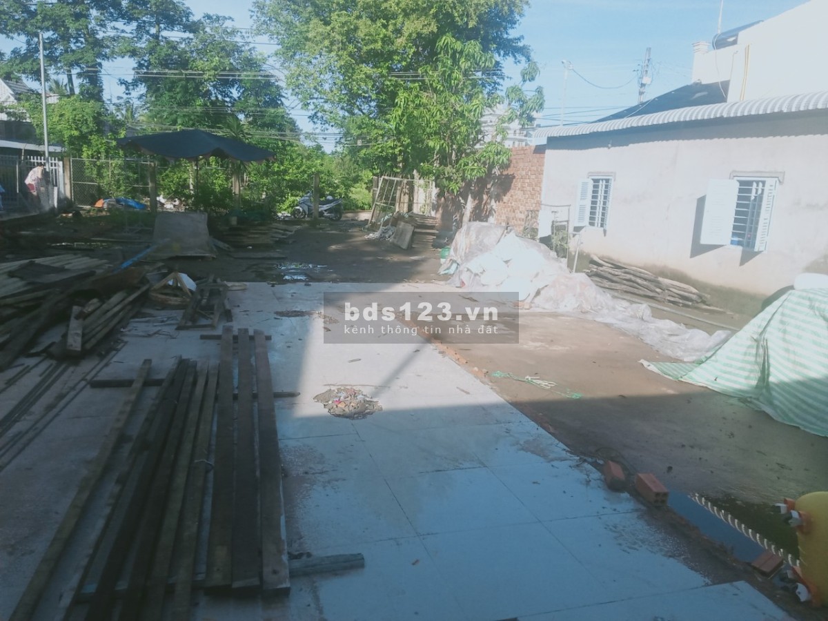 Bán đất thổ cư mới giá cả thương lượng mưa nhiêu đất bán bấy nhiêu không nhất thiết mua hết