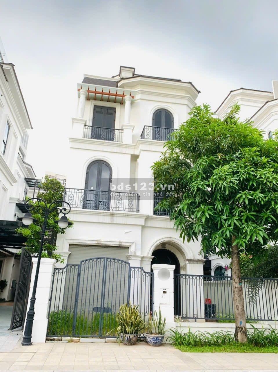 Hoa hậu Song Lập ngọc trai đảo lớn view trực diện công viên Vinhomes Ocean Park Gia Lâm