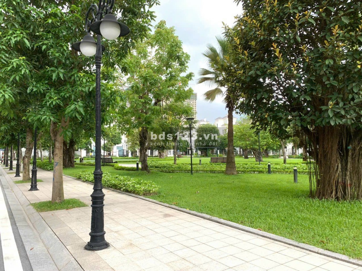 Hoa hậu Song Lập ngọc trai đảo lớn view trực diện công viên Vinhomes Ocean Park Gia Lâm