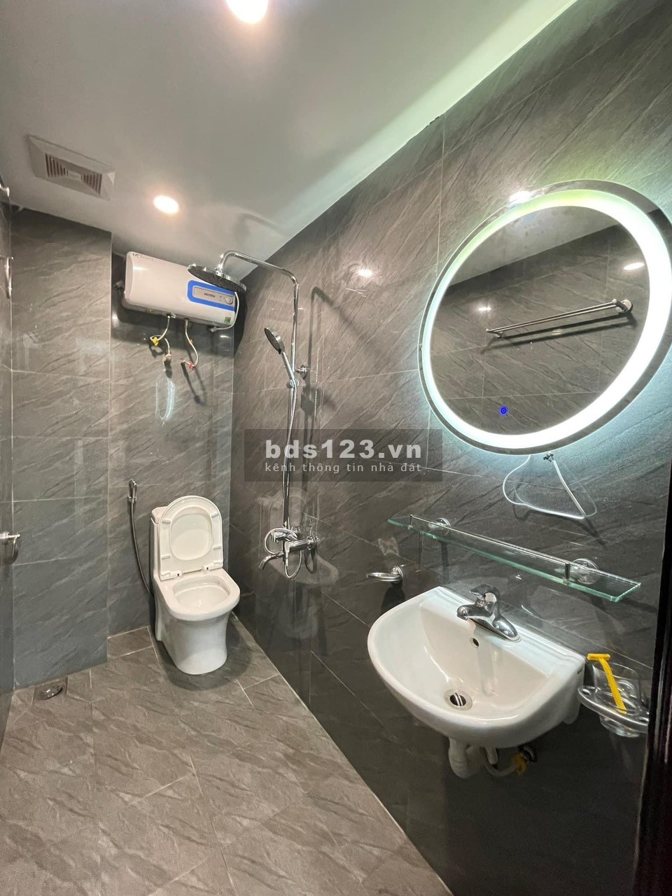 Bán nhà siêu đẹp 2 mặt tiền ở Lạc Long Quân giá chỉ gần 5 Tỷ Siêu Hiếm