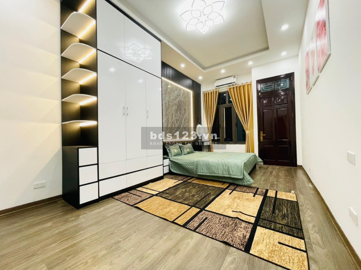 Bán nhà siêu đẹp 2 mặt tiền ở Lạc Long Quân giá chỉ gần 5 Tỷ Siêu Hiếm
