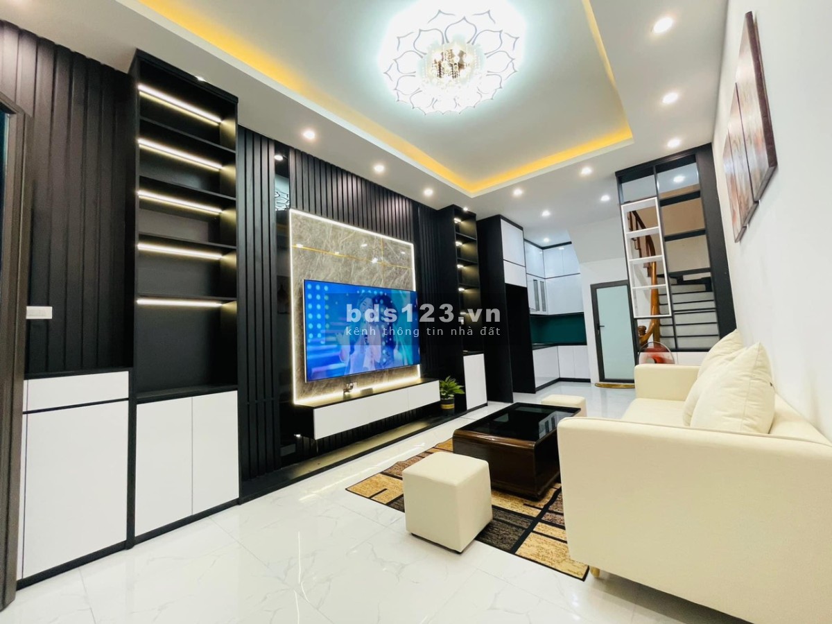Bán nhà siêu đẹp 2 mặt tiền ở Lạc Long Quân giá chỉ gần 5 Tỷ Siêu Hiếm