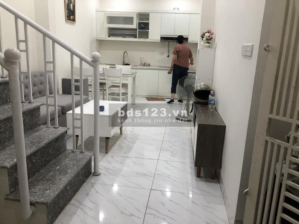 Bán nhà ngõ Lan Bá, Đống Đa, 28M2, 2tỷ,5 tầng, ngõ thoáng