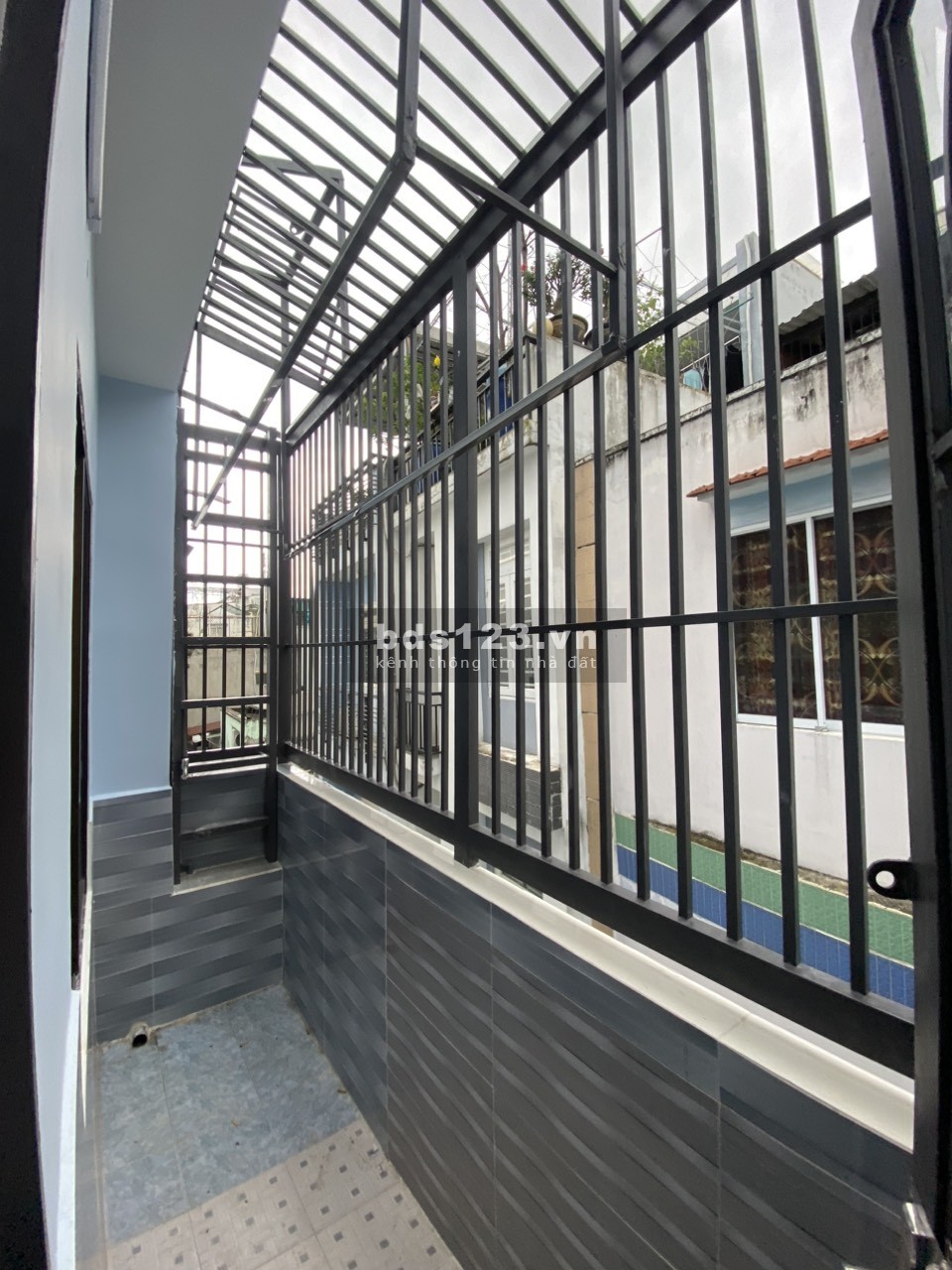 Nhà nguyên căn 1061/86/15 Lạc Long Quân, diện tích 138 m2,4 phòng ngủ