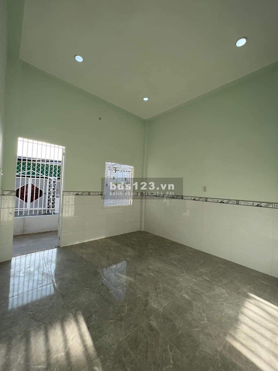 Bán căn nhà cấp 4, đường số 8, Tân Phú Trung, CC. SHR 171,9m² giá 725 triệu, 3PN + 1WC, phòng khách
