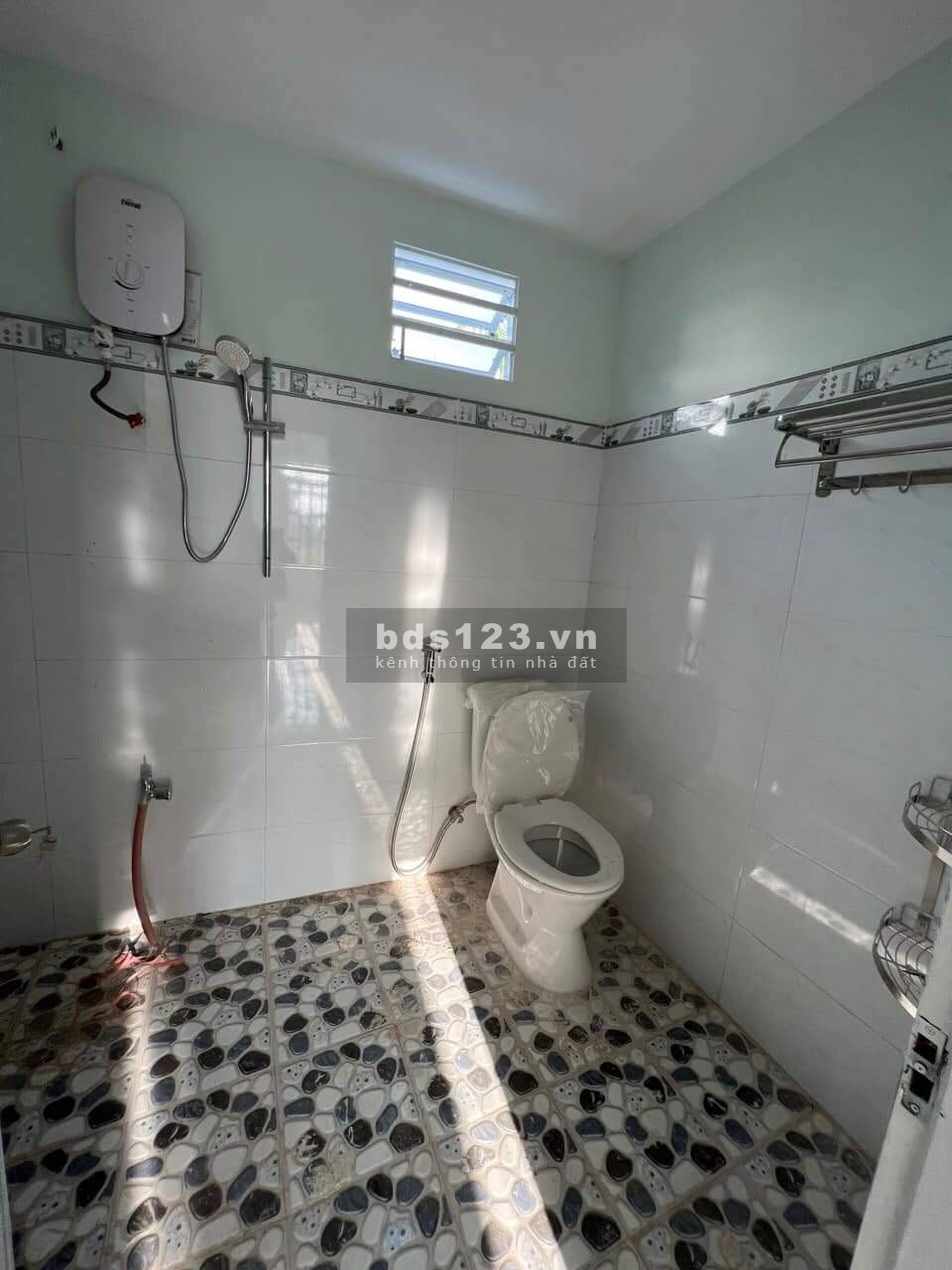 Bán căn nhà cấp 4, đường số 8, Tân Phú Trung, CC. SHR 171,9m² giá 725 triệu, 3PN + 1WC, phòng khách