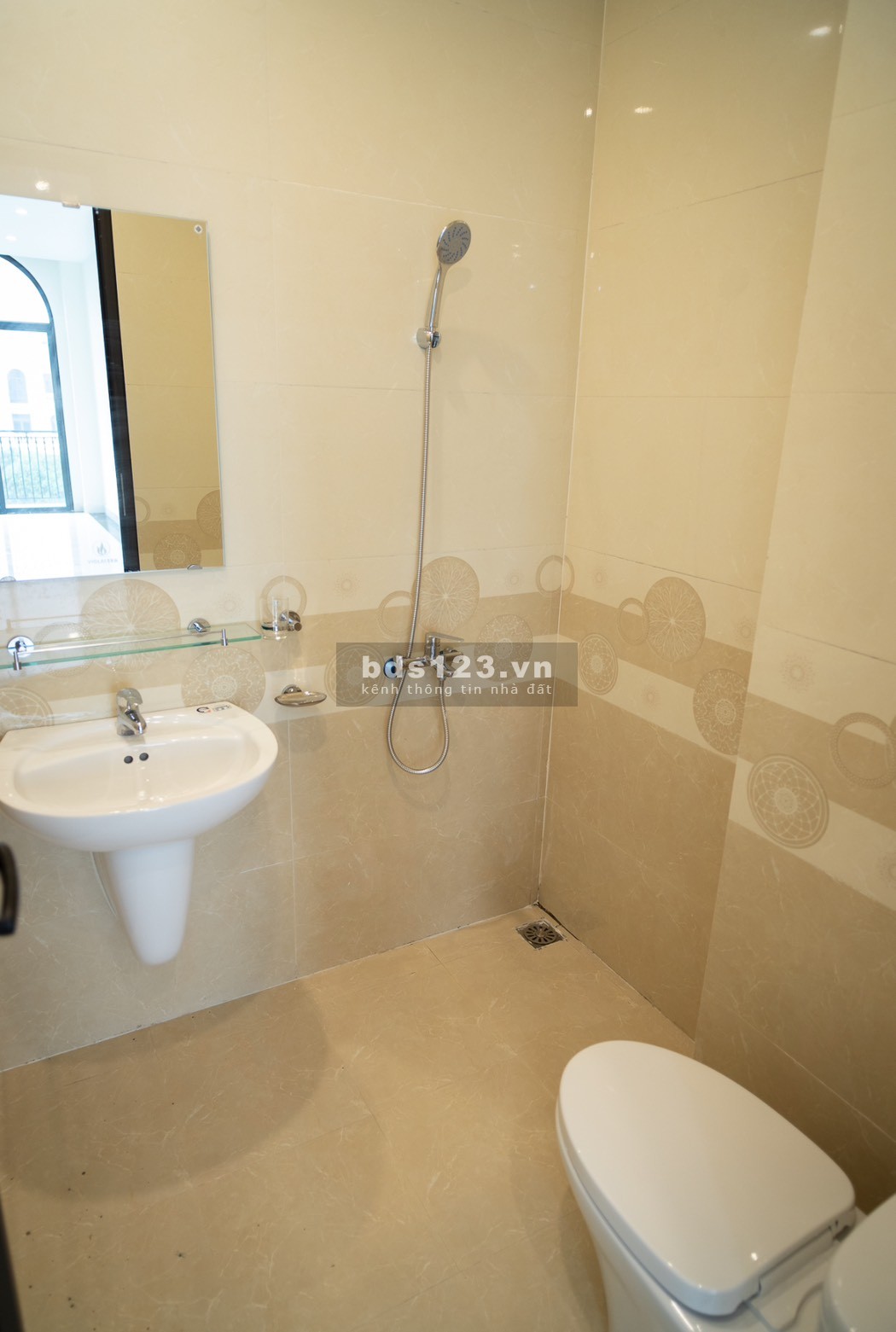 Cho thuê shophose 5 tầng, bếp nhà ăn tầng 5, giá chỉ: 18 triệu tại Vinhomes Ocean Park Gia Lâm