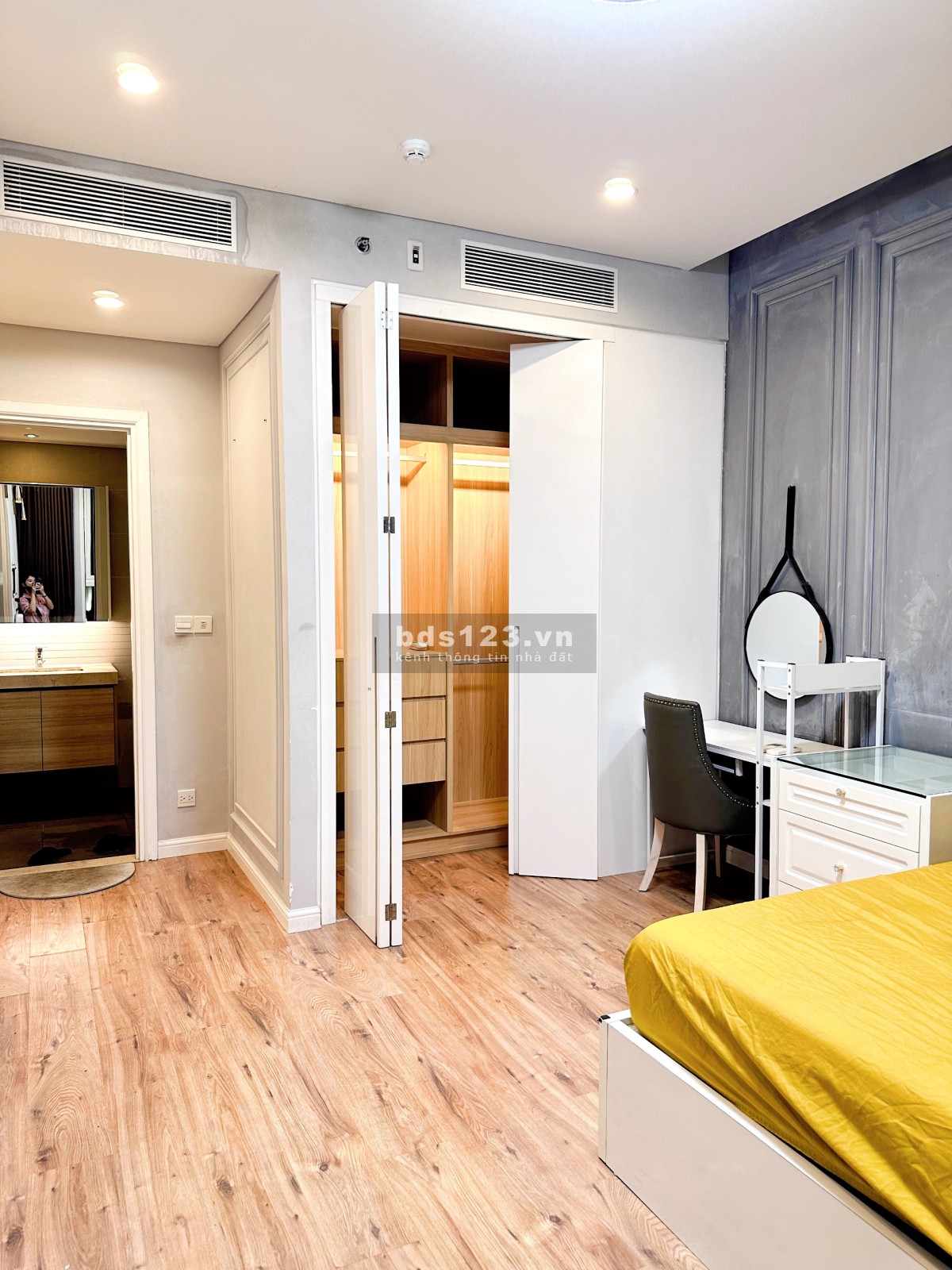 Bán căn hộ Sarimi, DT 88m², 2PN, đầy đủ nội thất cao cấp nhập từ Ý, view Quận 1, giá 8,5 tỷ