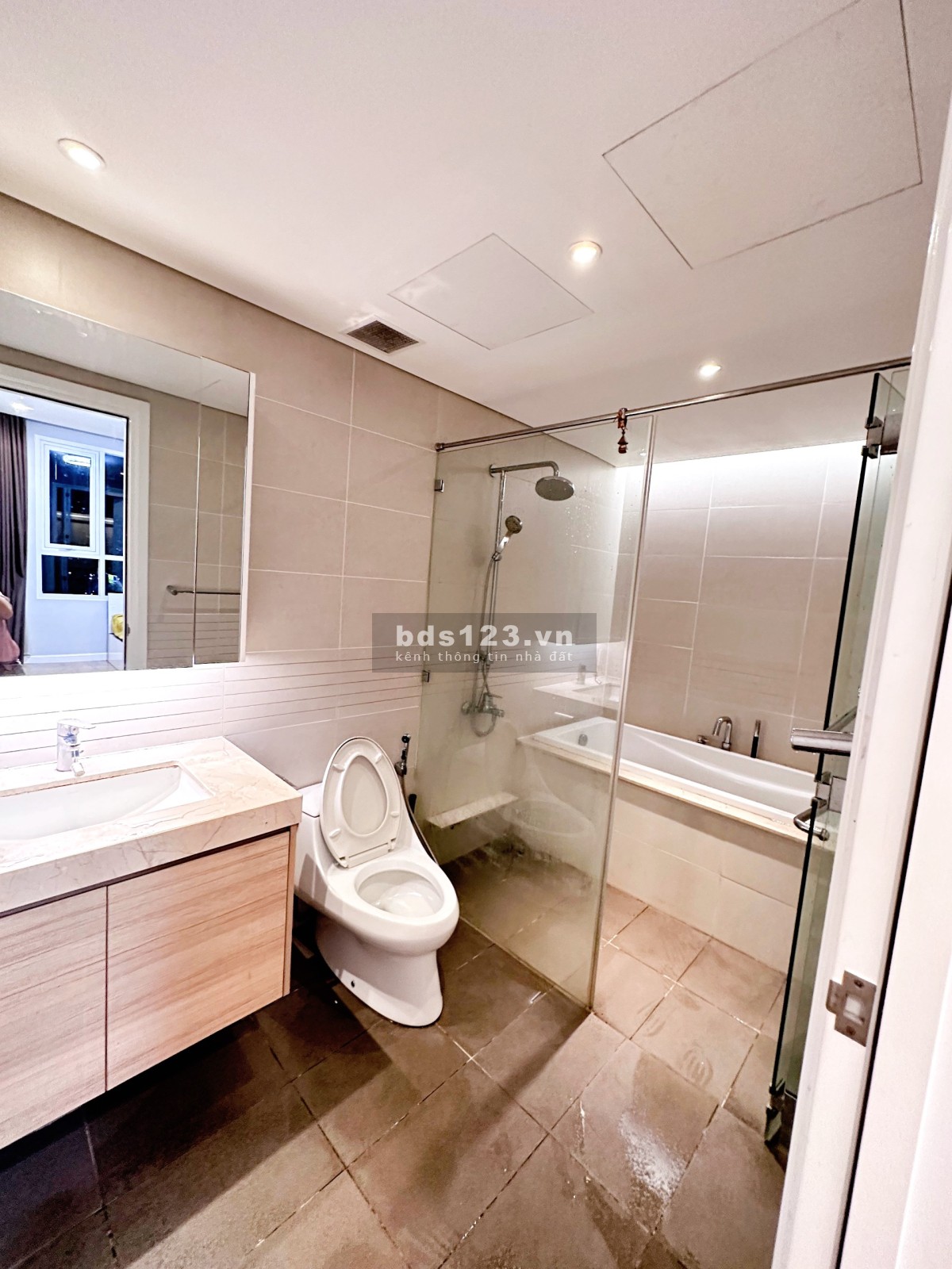 Bán căn hộ Sarimi, DT 88m², 2PN, đầy đủ nội thất cao cấp nhập từ Ý, view Quận 1, giá 8,5 tỷ