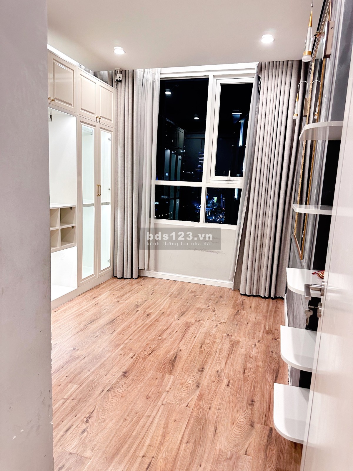 Bán căn hộ Sarimi, DT 88m², 2PN, đầy đủ nội thất cao cấp nhập từ Ý, view Quận 1, giá 8,5 tỷ
