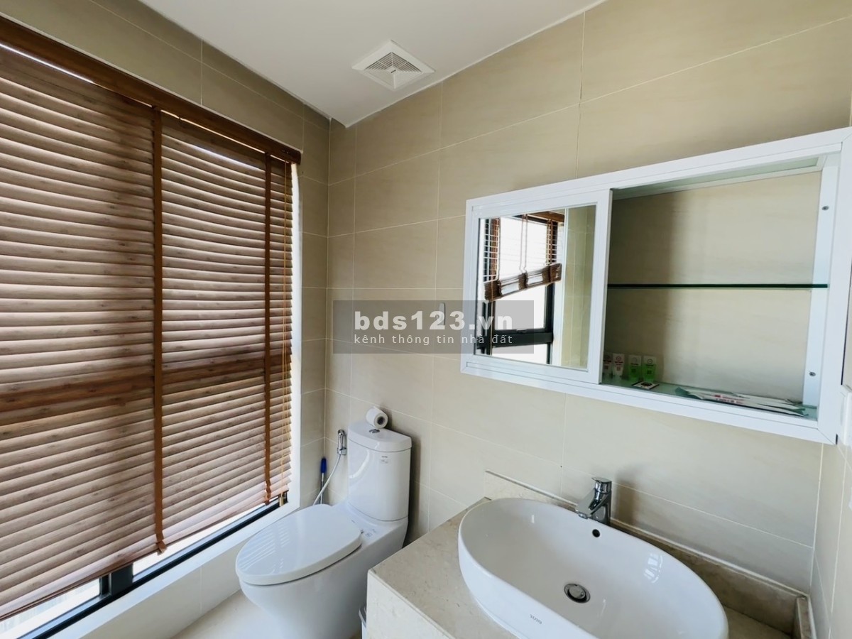 Cho thuê căn hộ khách sạn 2 phòng ngủ view biển Trần Phú từ 700 ngàn - 2 triệu/ đêm.