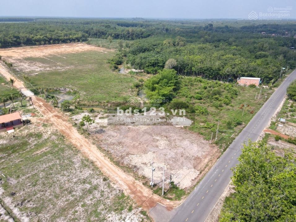 Bán Lô Đất Chính Chủ góc 2 mặt tiền 2000m2 - Đường Nhựa 18m view suối giá đầu tư