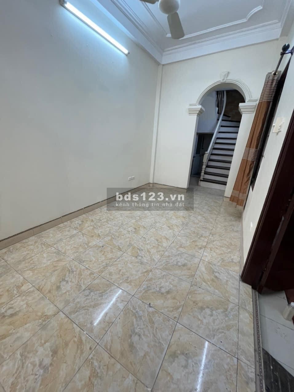 HOT HOT BN NGÕ LAN BÁ, ĐỐNG ĐA, 28M2, 2TỶ,5 tầng,ngõ thoáng