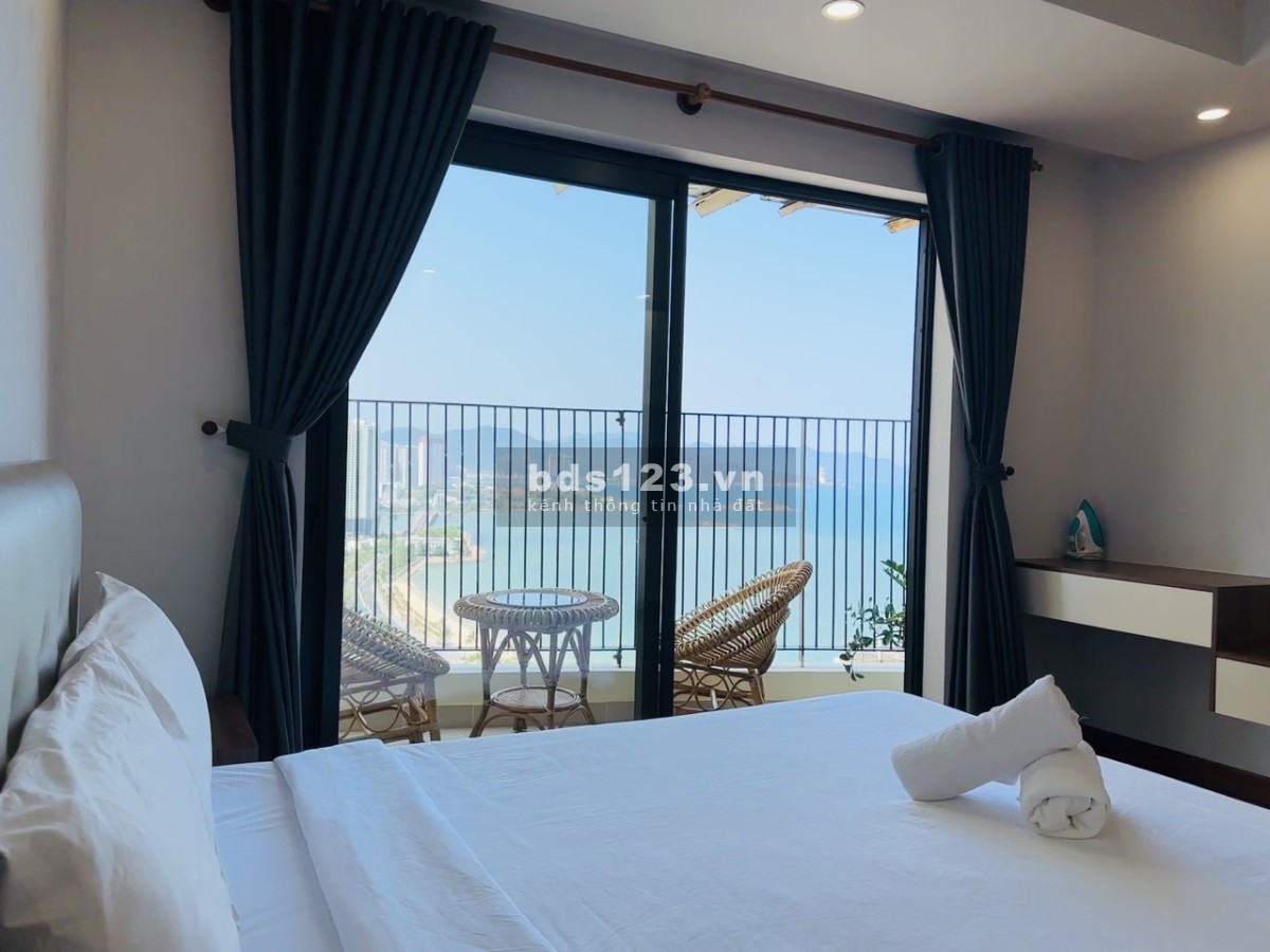 Cho thuê căn hộ khách sạn 2 phòng ngủ view biển Trần Phú từ 700 ngàn - 2 triệu/ đêm.