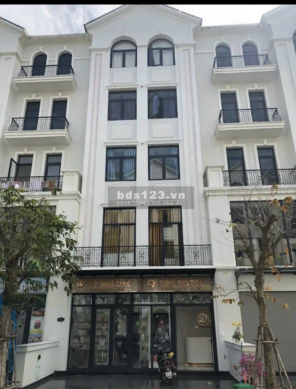 Bán gấp nhà phố 84m2 Vinhomes Quận 9 hoàn thiện full cao cấp 14 tỷ