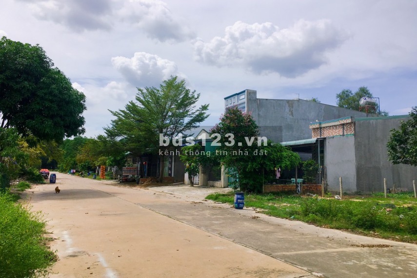 Chính chủ kẹt tiền cần bán 450m2(15x30) ngày TT KCN Mỹ Phước 3,Cách đường chính 450m2 ,Dân đông kín