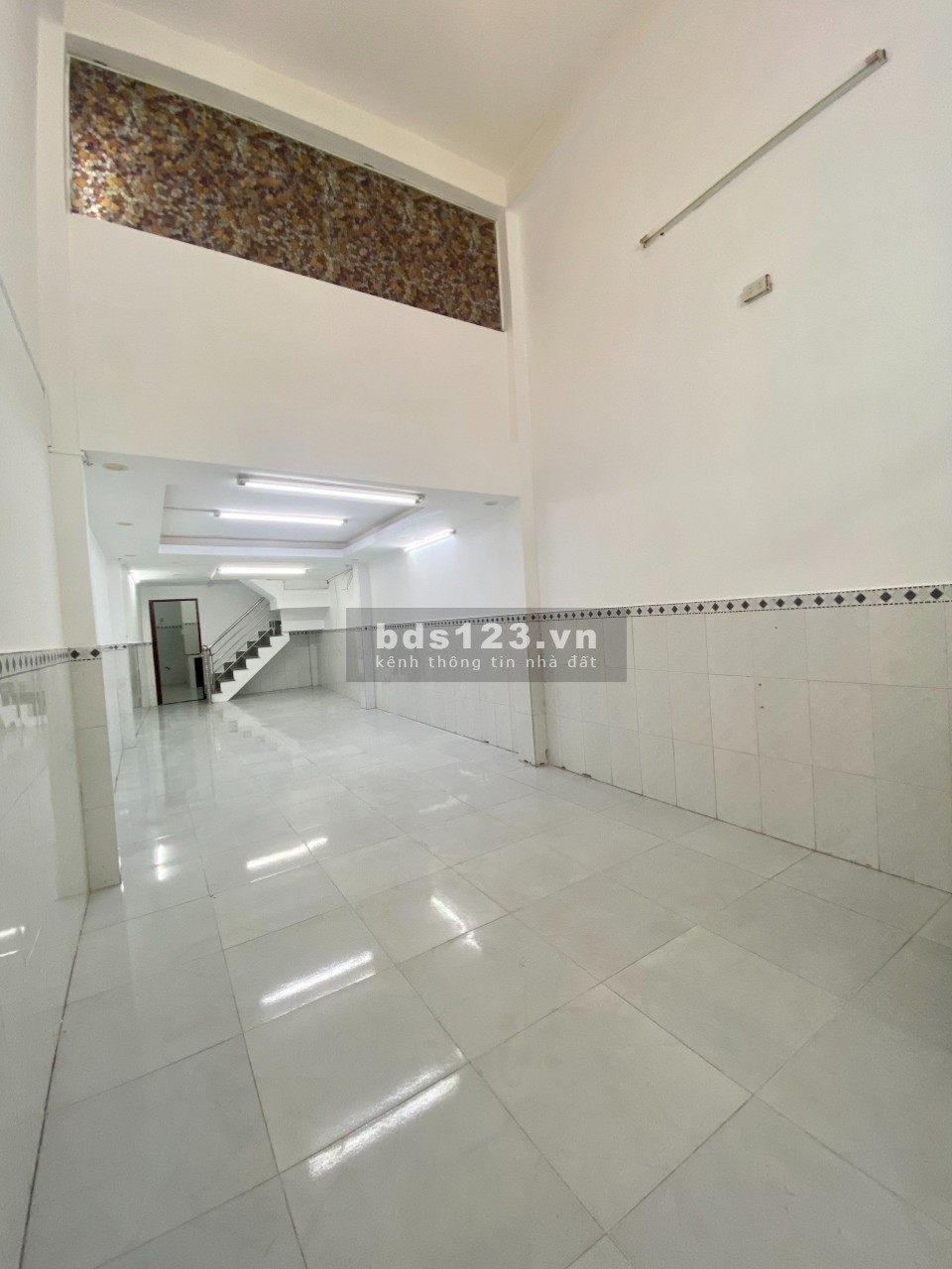 Nhà nguyên căn mặt tiền đường xe hơi, 4.5x20m, Bình Thạnh