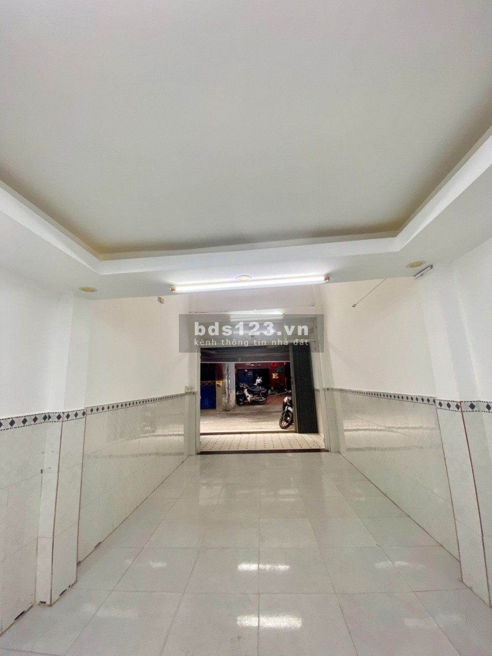 Nhà nguyên căn mặt tiền đường xe hơi, 4.5x20m, Bình Thạnh