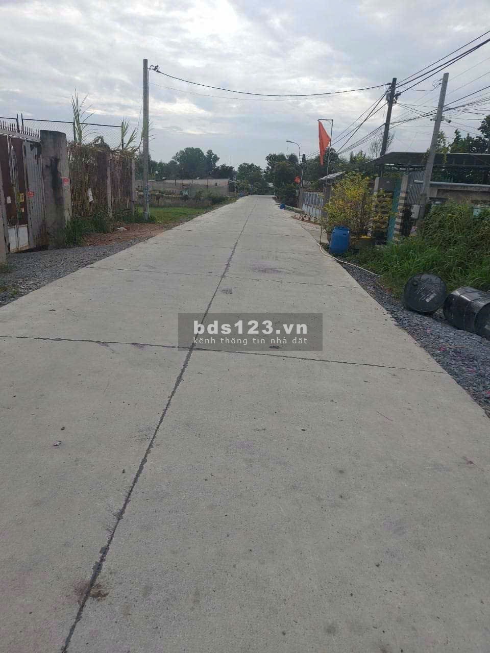 Nhà cấp 4, 2p ngủ, 116m2 chỉ 560tr đường Trung Lập, Trung lập thượng, Củ chi, ShR, CCN
