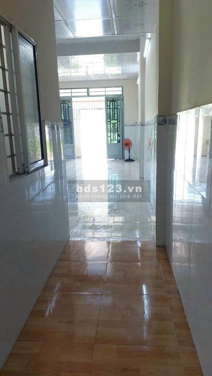 Nhà cấp 4, 2p ngủ, 116m2 chỉ 560tr đường Trung Lập, Trung lập thượng, Củ chi, ShR, CCN