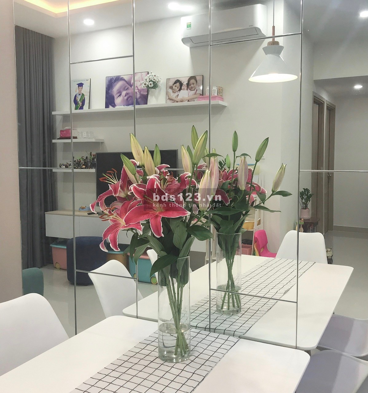 Bán căn hộ 2PN full nội thất The Sun Avenue, Q2