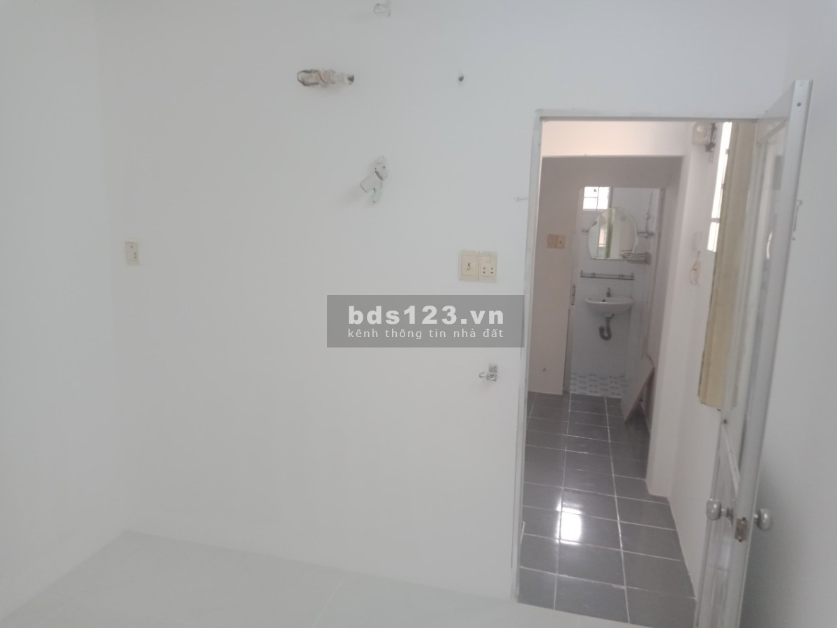 Chính chủ bán nhà Điện Biên Phủ - Sát quận 1, giá 2.2 tỷ, 3 tầng