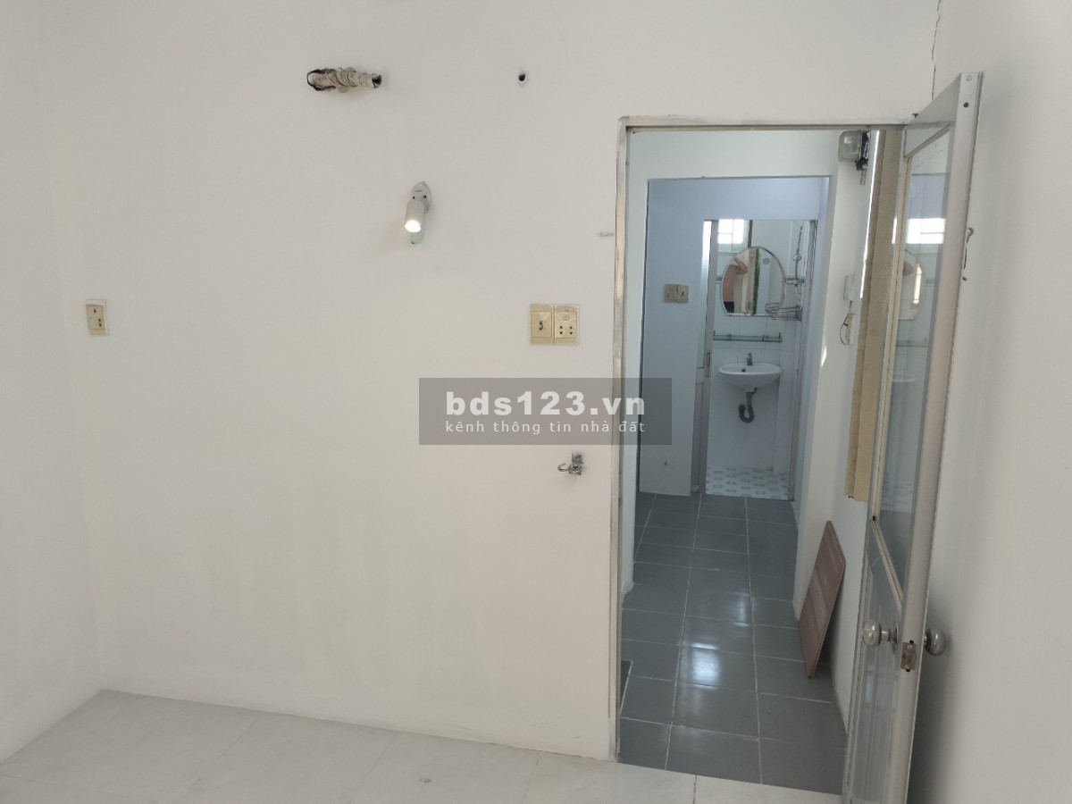 Chính chủ bán nhà Điện Biên Phủ - Sát quận 1, giá 2.2 tỷ, 3 tầng