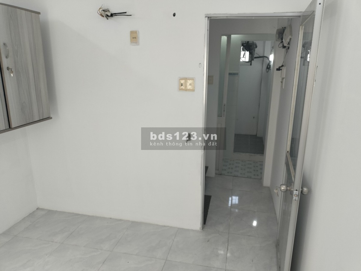 Chính chủ bán nhà Điện Biên Phủ - Sát quận 1, giá 2.2 tỷ, 3 tầng
