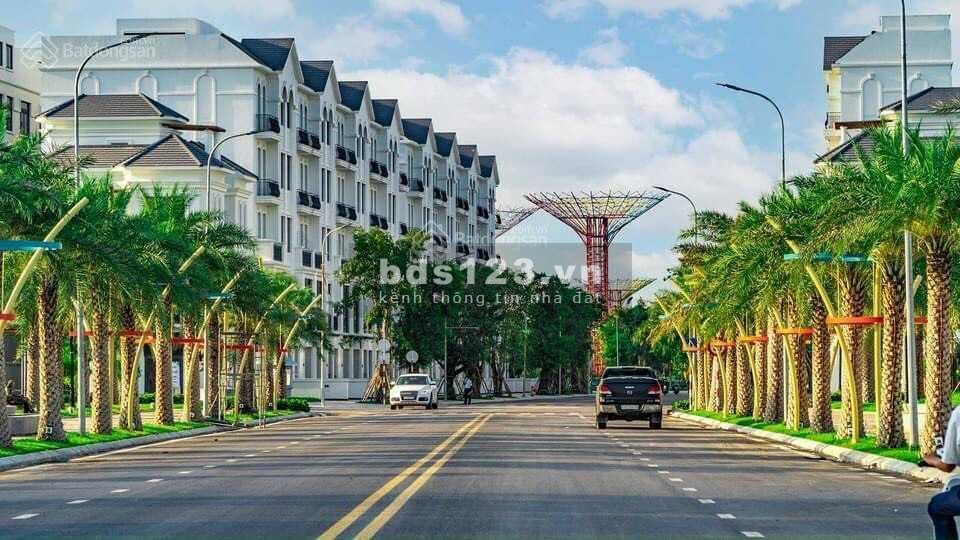 Bán gấp nhà phố Manhattan Glory 126m2 giá 15,2 tỷ- Vinhomes Quận 9