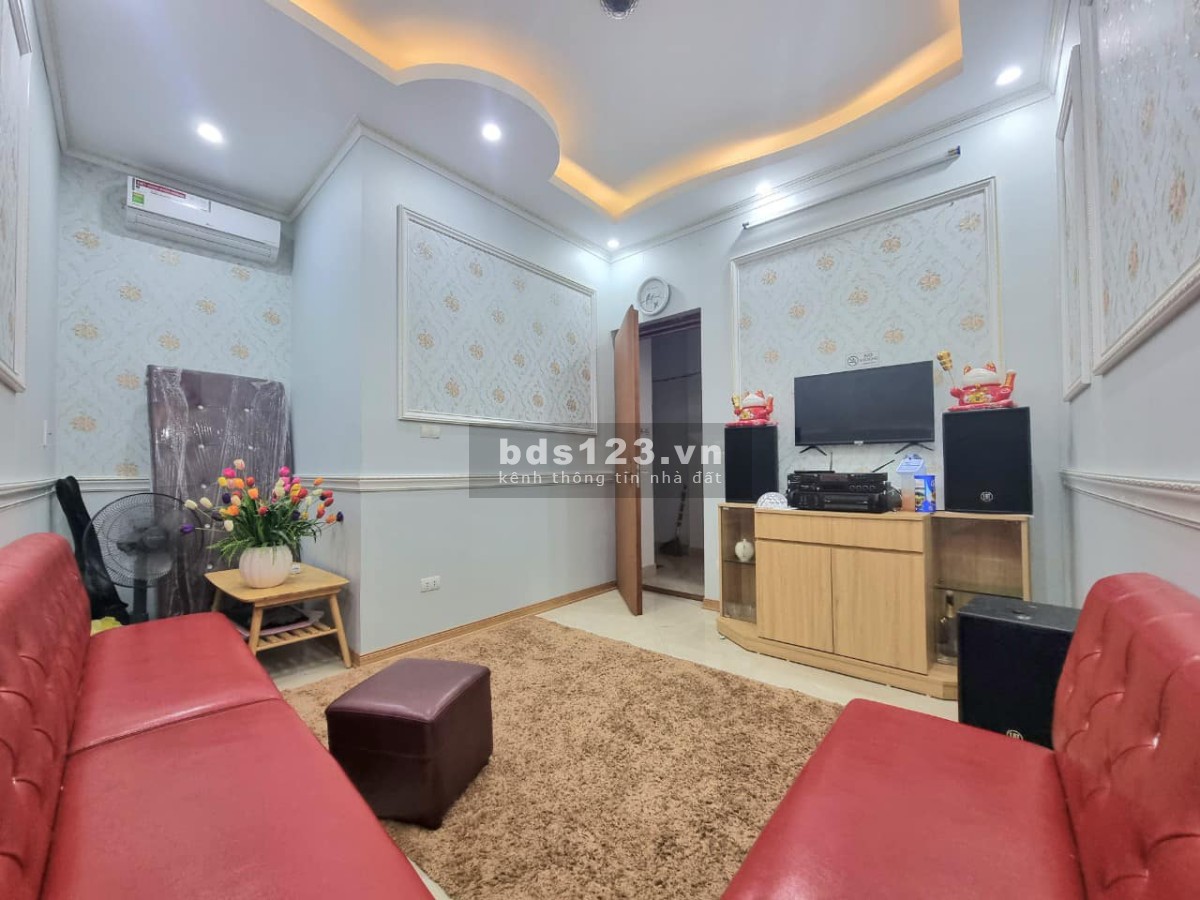 Nhà đẹp Cầu Giấy 58M – 5 tầng – Đỗ ô tô cách 15M - Nội thất sang trọng nhỉnh 6 tỷ