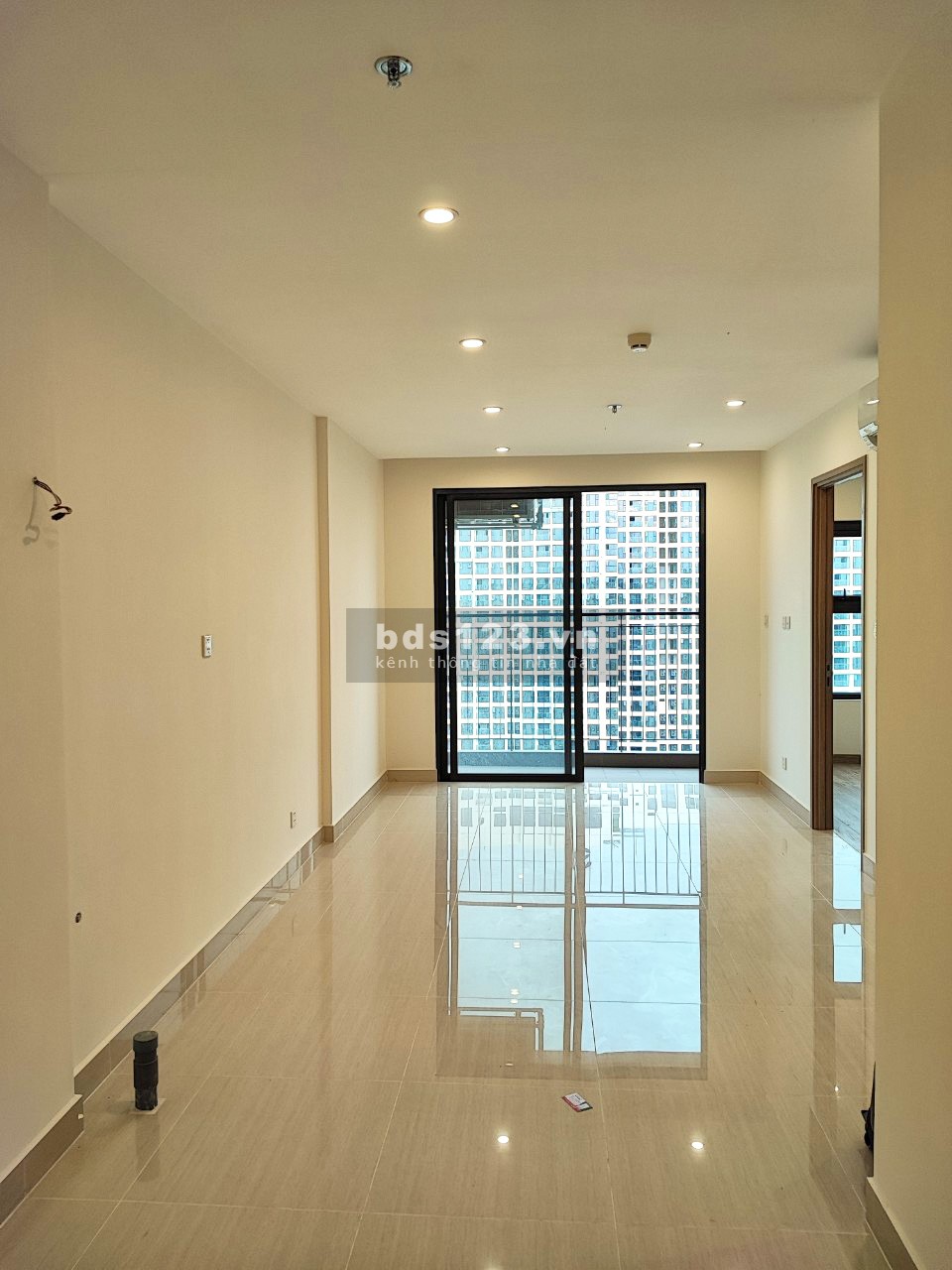 Cắt lỗ sốc Căn 2PN 2WC (59m2) gốc 3,4 tỷ bán 2,4 tỷ The Origami - Vinhomes Grand Park bao thuế phí