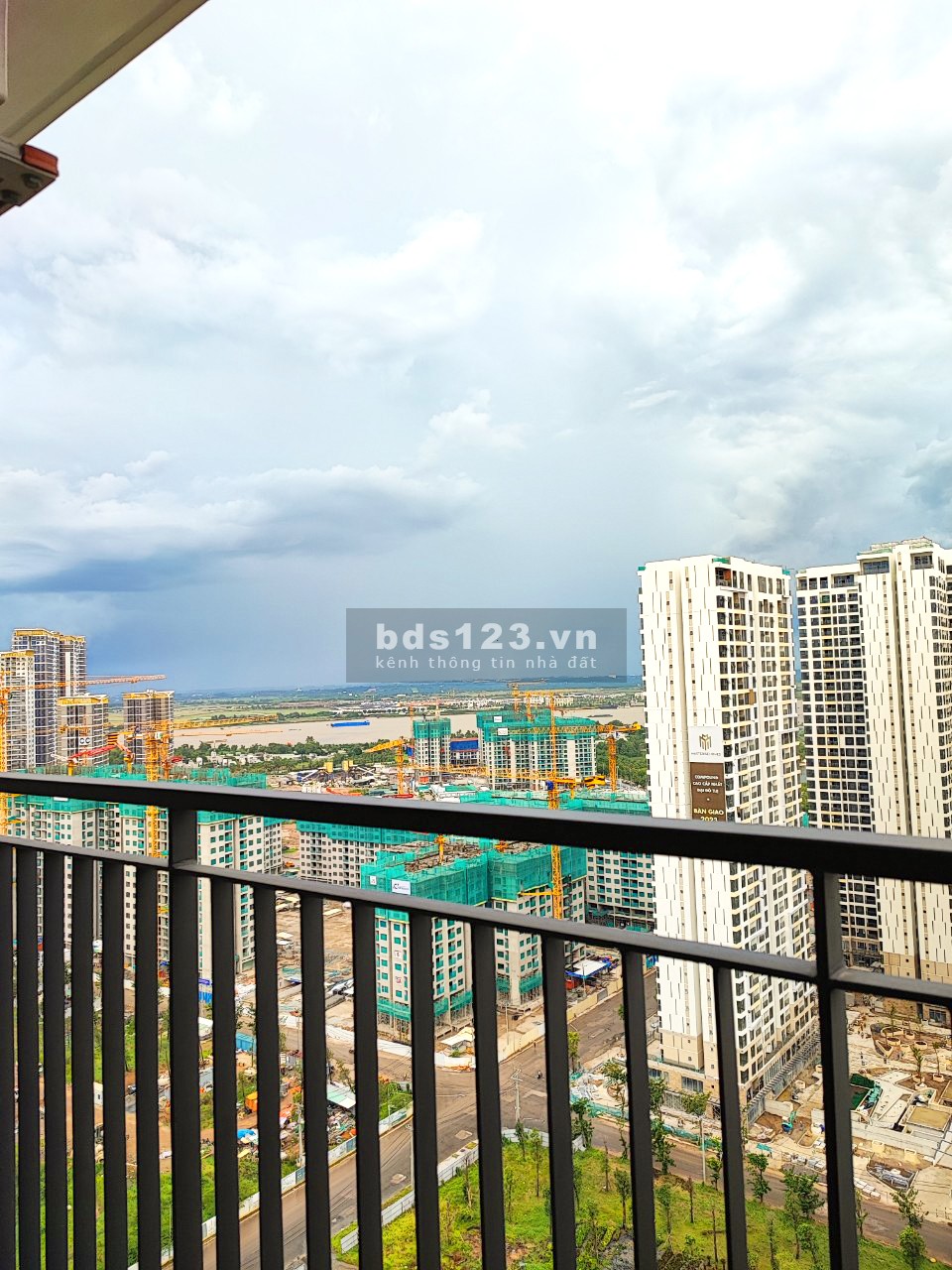 Cắt lỗ sốc Căn 2PN 2WC (59m2) gốc 3,4 tỷ bán 2,4 tỷ The Origami - Vinhomes Grand Park bao thuế phí