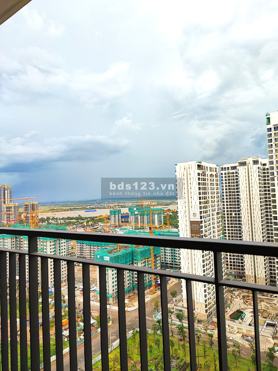 Cắt lỗ sốc Căn 2PN 2WC (59m2) gốc 3,4 tỷ bán 2,4 tỷ The Origami - Vinhomes Grand Park bao thuế phí