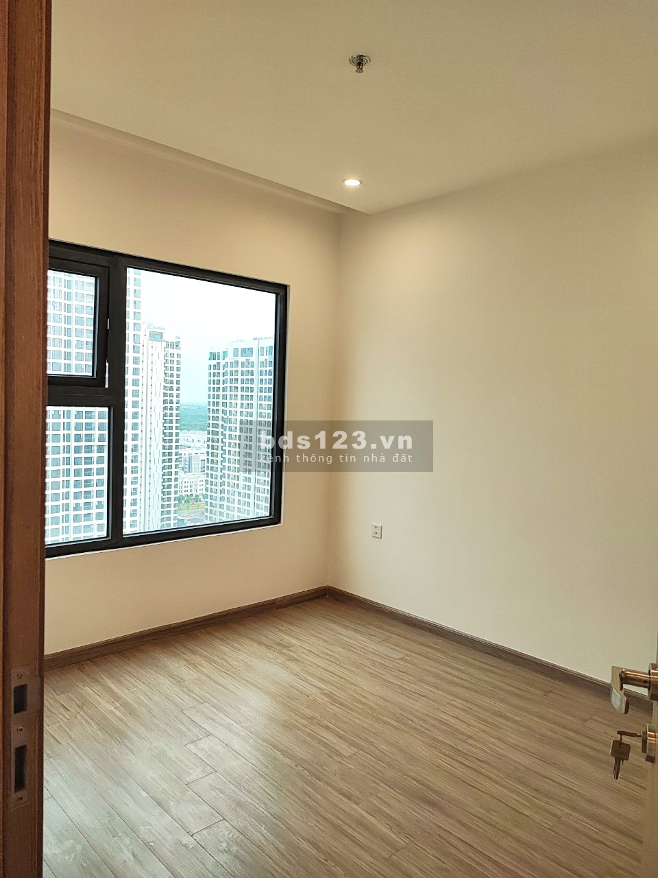 Cắt lỗ sốc Căn 2PN 2WC (59m2) gốc 3,4 tỷ bán 2,4 tỷ The Origami - Vinhomes Grand Park bao thuế phí