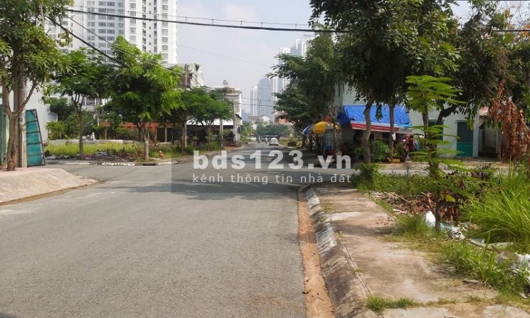Bán đất ngay mặt tiền đường Lê Văn Lương, phường Tân Phong, quận 7