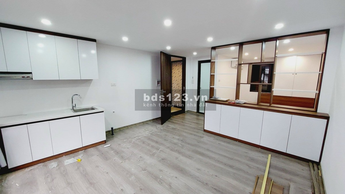 Nhà đẹp mặt ngõ Cầu Giấy - Ô tô chờ thang máy mặt tiền rộng 10M kinh doanh tốt 52M, 4 tầng