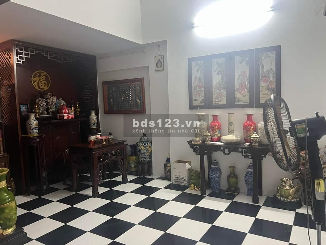 Bán nhà Tây Sơn, Đống Đa, 50m2, 4 tầng, mt hơn 5m, 2.5tỷ, sát phố