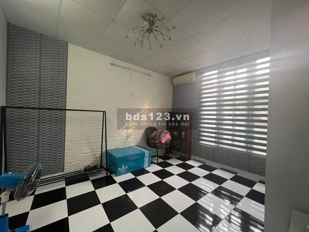 Bán nhà Tây Sơn, Đống Đa, 50m2, 4 tầng, mt hơn 5m, 2.5tỷ, sát phố