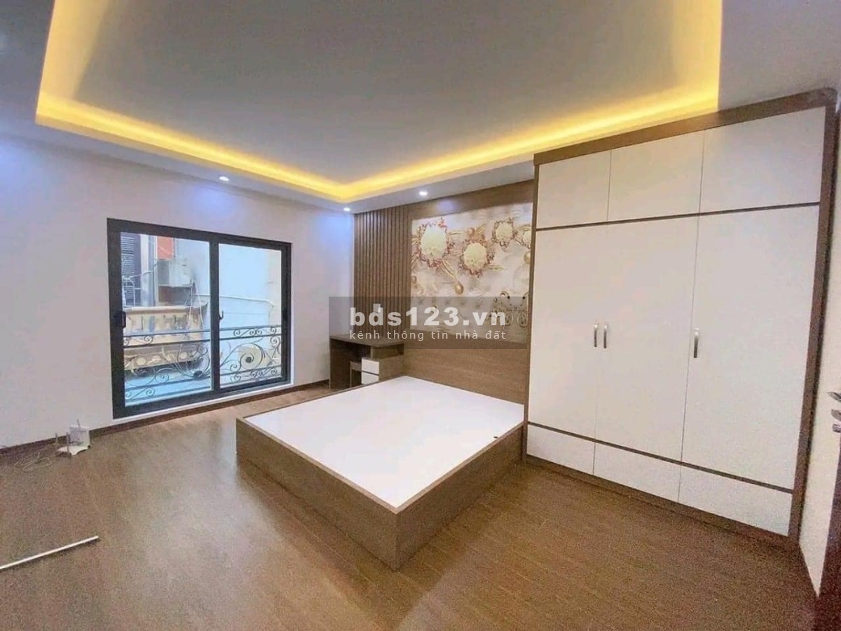 Bán nhà ngõ 148 Trần Duy Hưng, DT 35m2 x 5T, đủ công năng, ngõ rộng, thông, giá 5.9 tỷ.