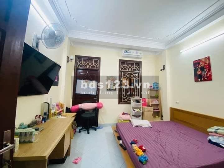 Bán nhà Hoàng Hoa Thám, ô tô đỗ cửa, 41m2 x 4T, 6 tỷ.