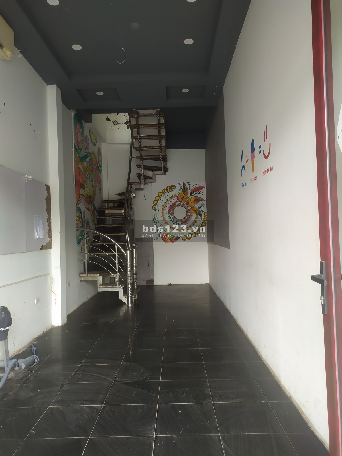 Cho thuê nhà để kinh doanh hoặc làm văn phòng ... vỉa hè rộng ngay ngã ba đầu cầu, phố Thượng ĐÌnh