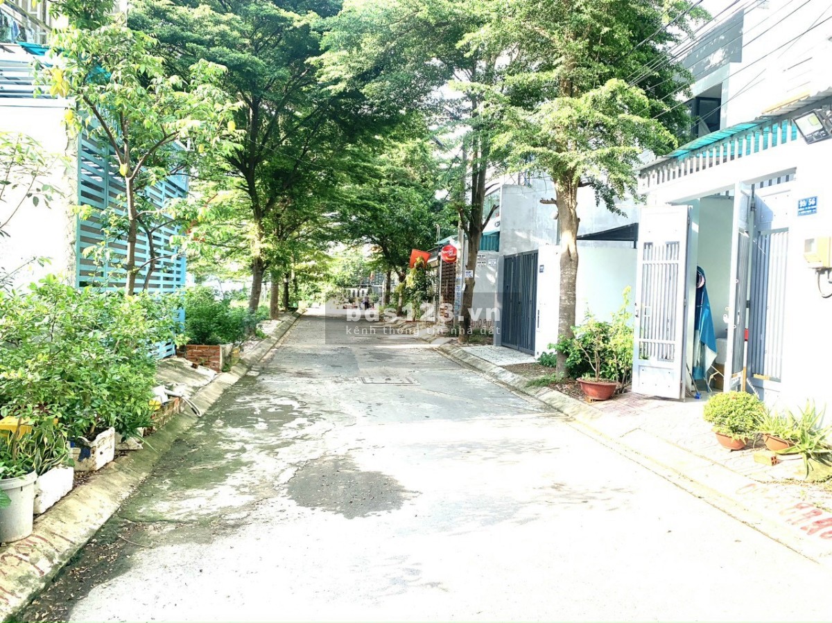 Bán lô đất mặt tiền đường số 18, phường Hiệp Bình Chánh, Thủ Đức 70m2 giá chỉ 1.8 tỷ gần tttm