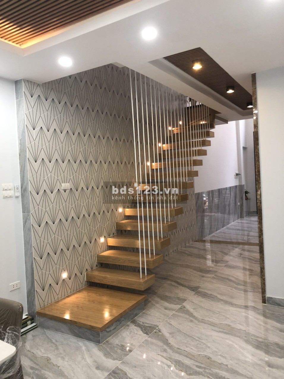 Siêu phẩm Gò Vấp: Bán nhà 6 tầng, 6PN, 8WC, thang máy, giá chỉ 11.5 tỷ!