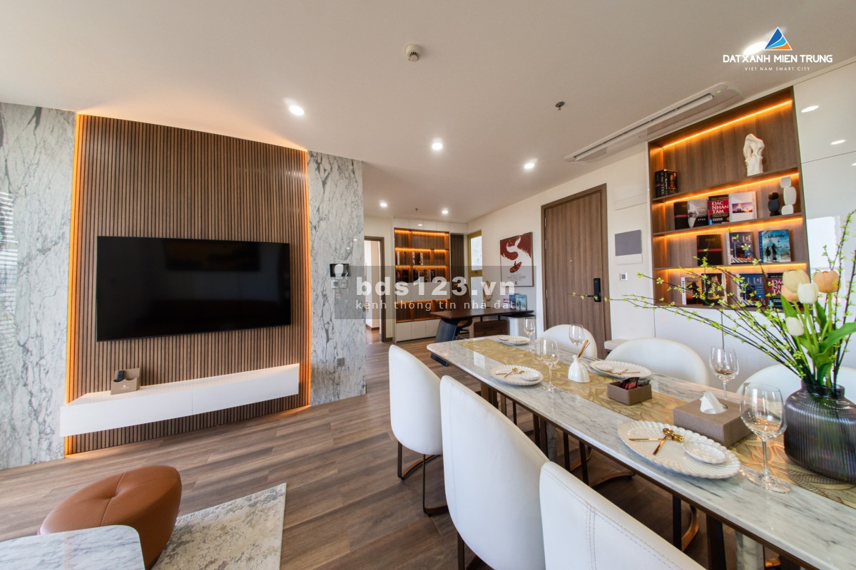 Do vợ chồng chủ chuyển công tác nên cần bán gấp lại căn 2PN tầng 27 view biển Mỹ Khê sở hữu lâu dài