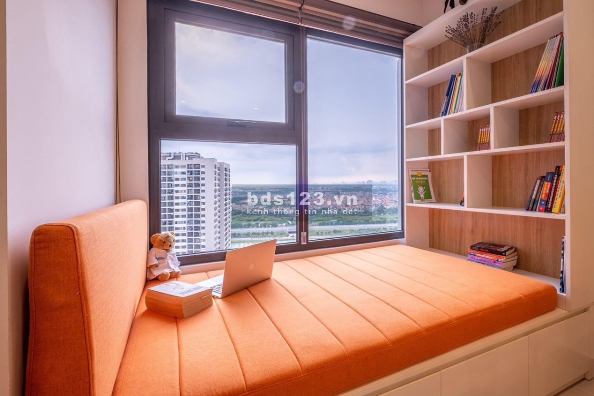 Bán gấp căn hộ 2n góc đi nước ngoài, full nội thất trẻ trung hiện đại, tầng cao thoáng. Giá 2tỷ 2