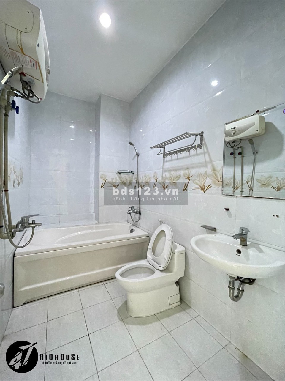 Cho thuê phòng _ BanCon riêng _ Full nội thất mới _ Hơn 30m2 thoáng mát_ngay Nguyễn Kiệm P3 Gò Vấp