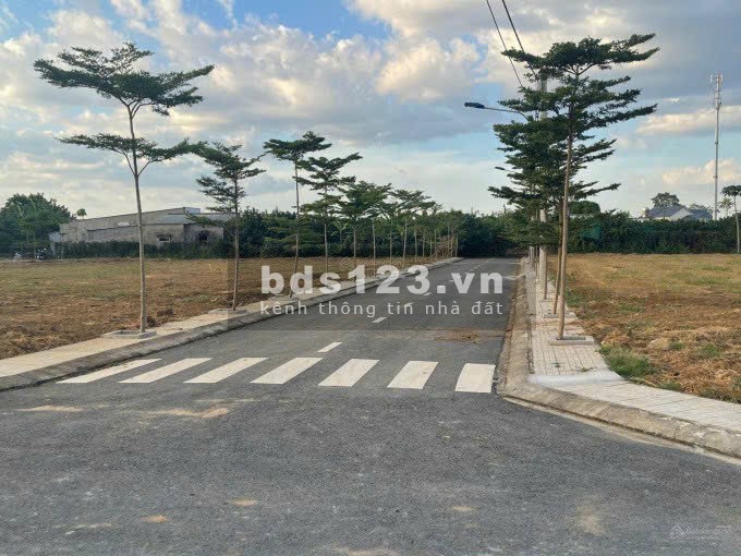Bán đất sổ đỏ công chứng ngay, cách TP Thủ Đức 15p, XD tự do, dân cư đông, 100m2 giá 1,5tỷ
